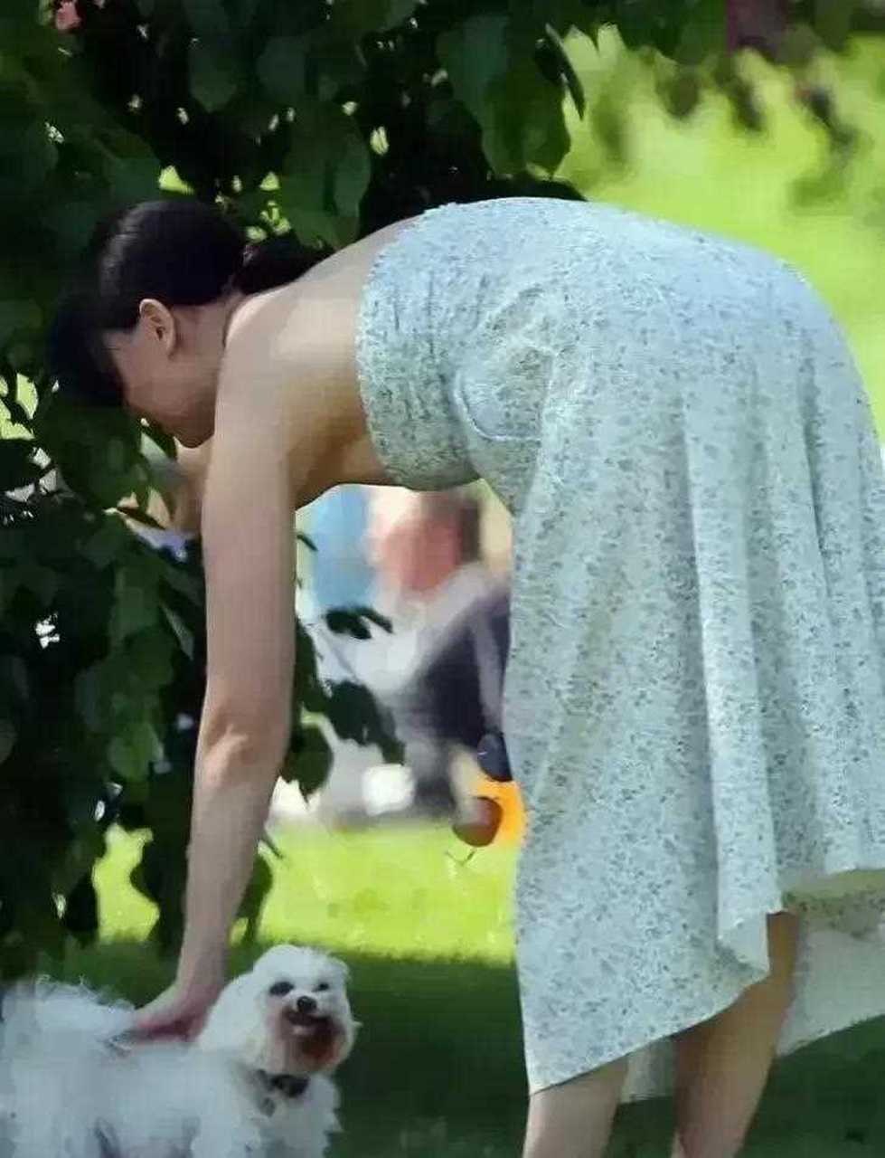 万万没想到,英国超模戴西,水桶腰,最少0斤体重,一双"大象腿"也让众多