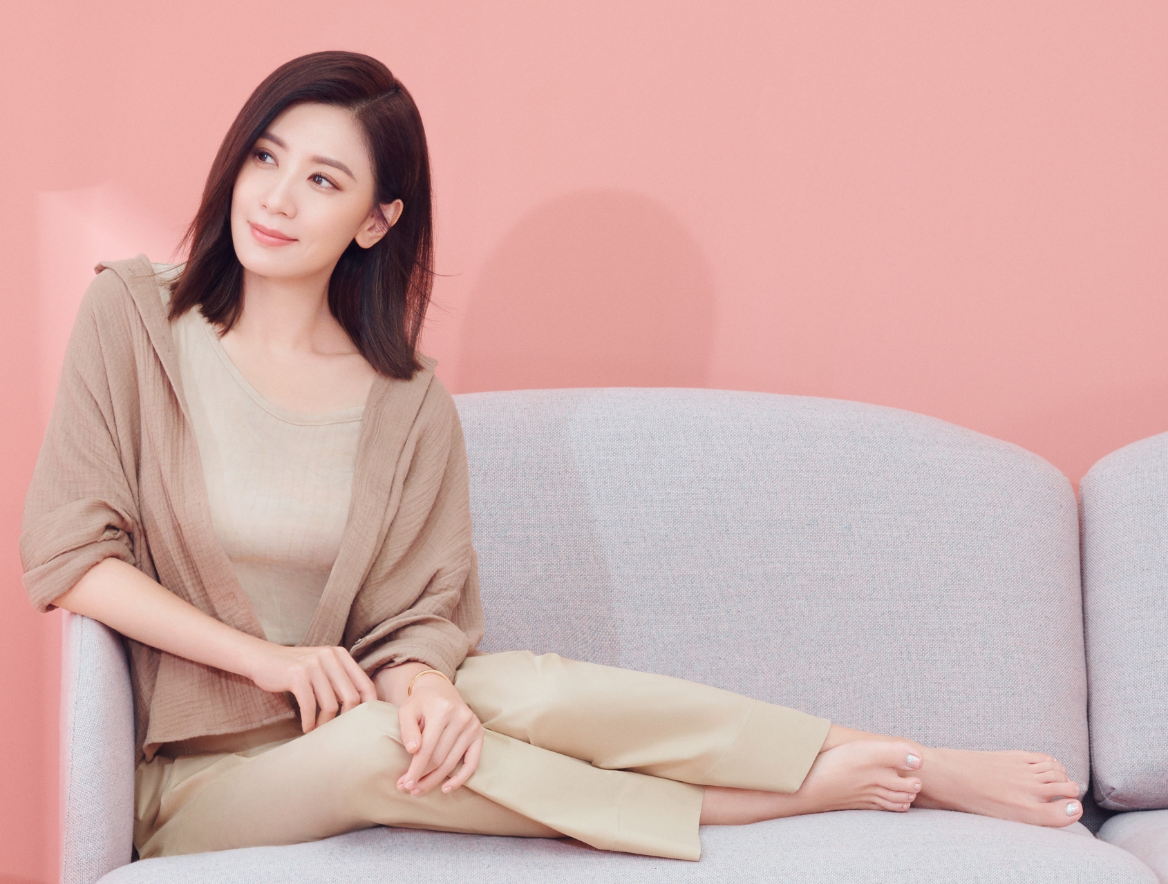 贾静雯 动如脱兔静如处子[鲜花]