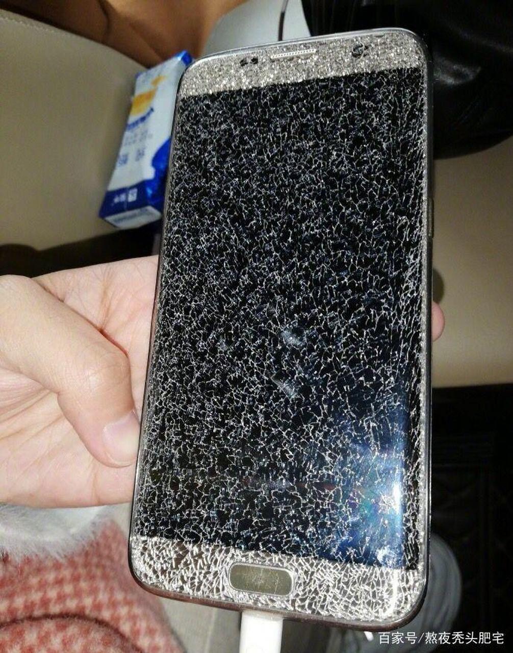 最新版防窥视手机膜……  #搞笑