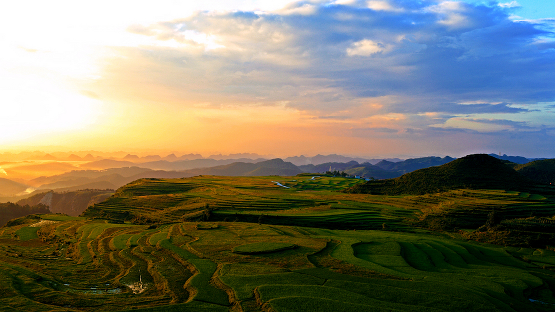 旅拍地推荐——高坡梯田 高坡梯田位于贵阳市花溪区高坡乡,是典型的