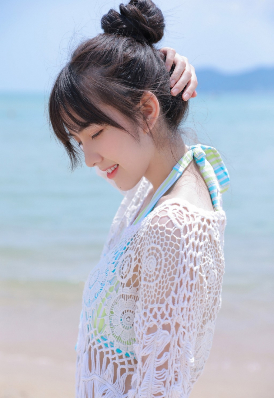 宅男女神比基尼海边写真