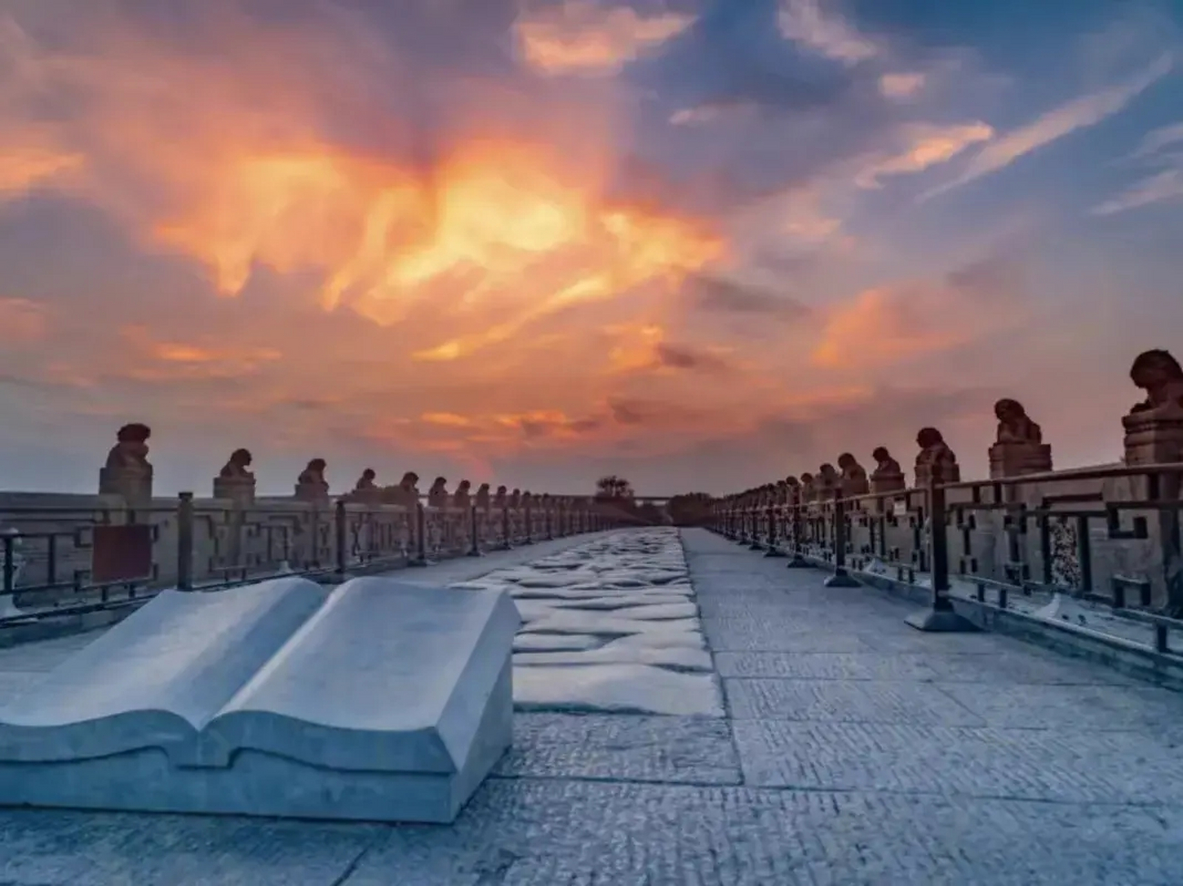 那年今日 历史的车轮滚滚向前走到今天,但往日的今天我们仍难忘记.