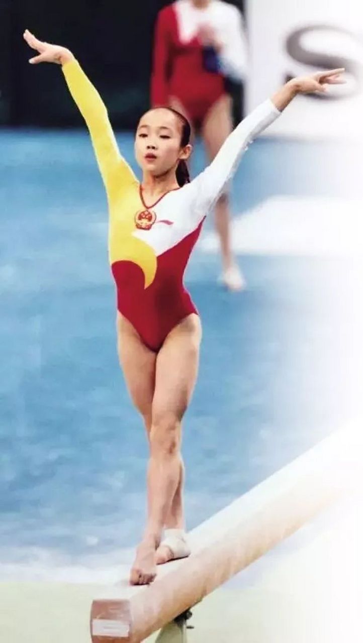 1997年体操世锦赛,16岁的奎媛媛使用g组高难度动作完美完成比赛,全场