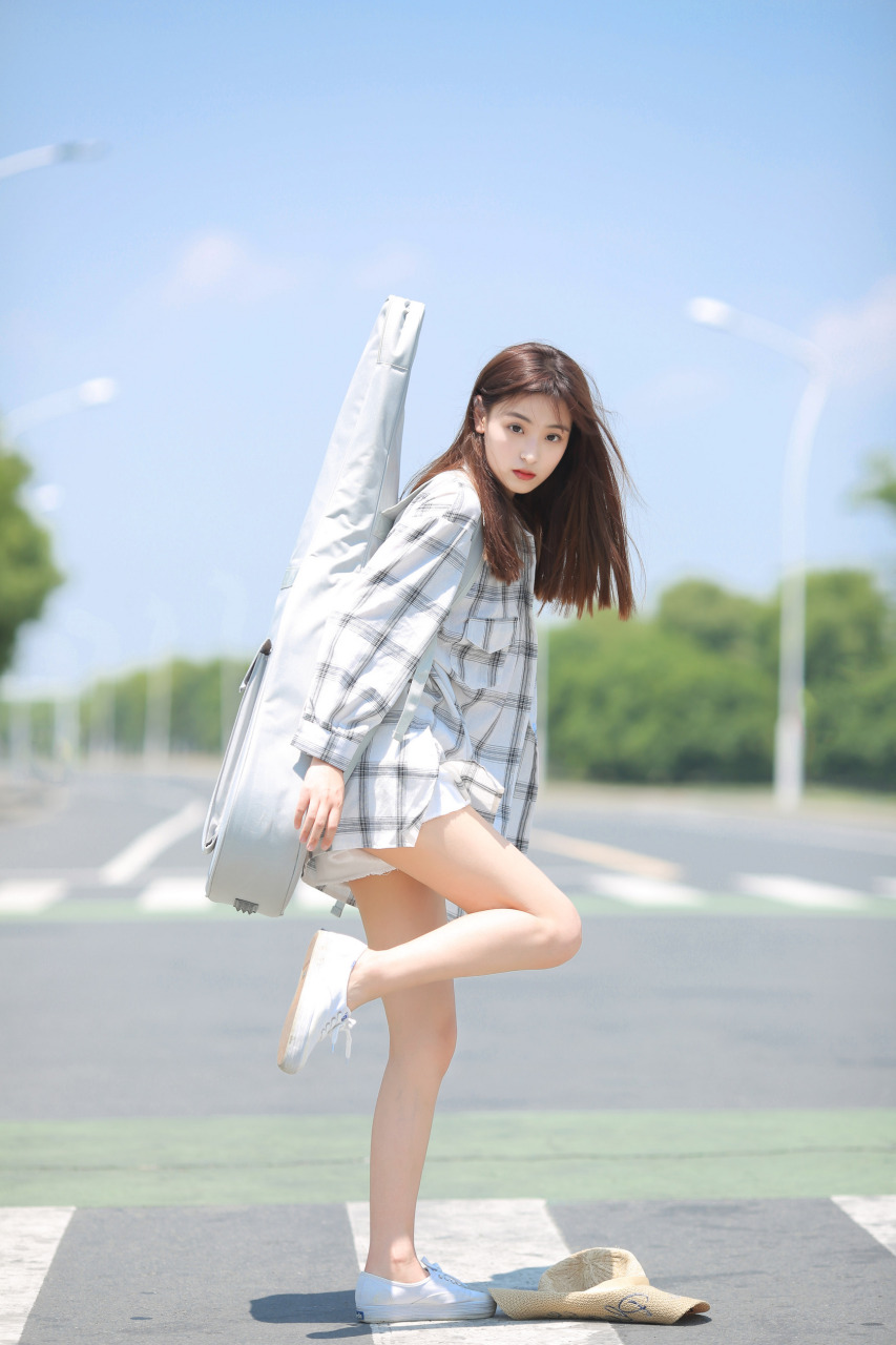 我挺喜欢的一个作者小岩井说过:"对一个你明知道他喜欢你,而你又不