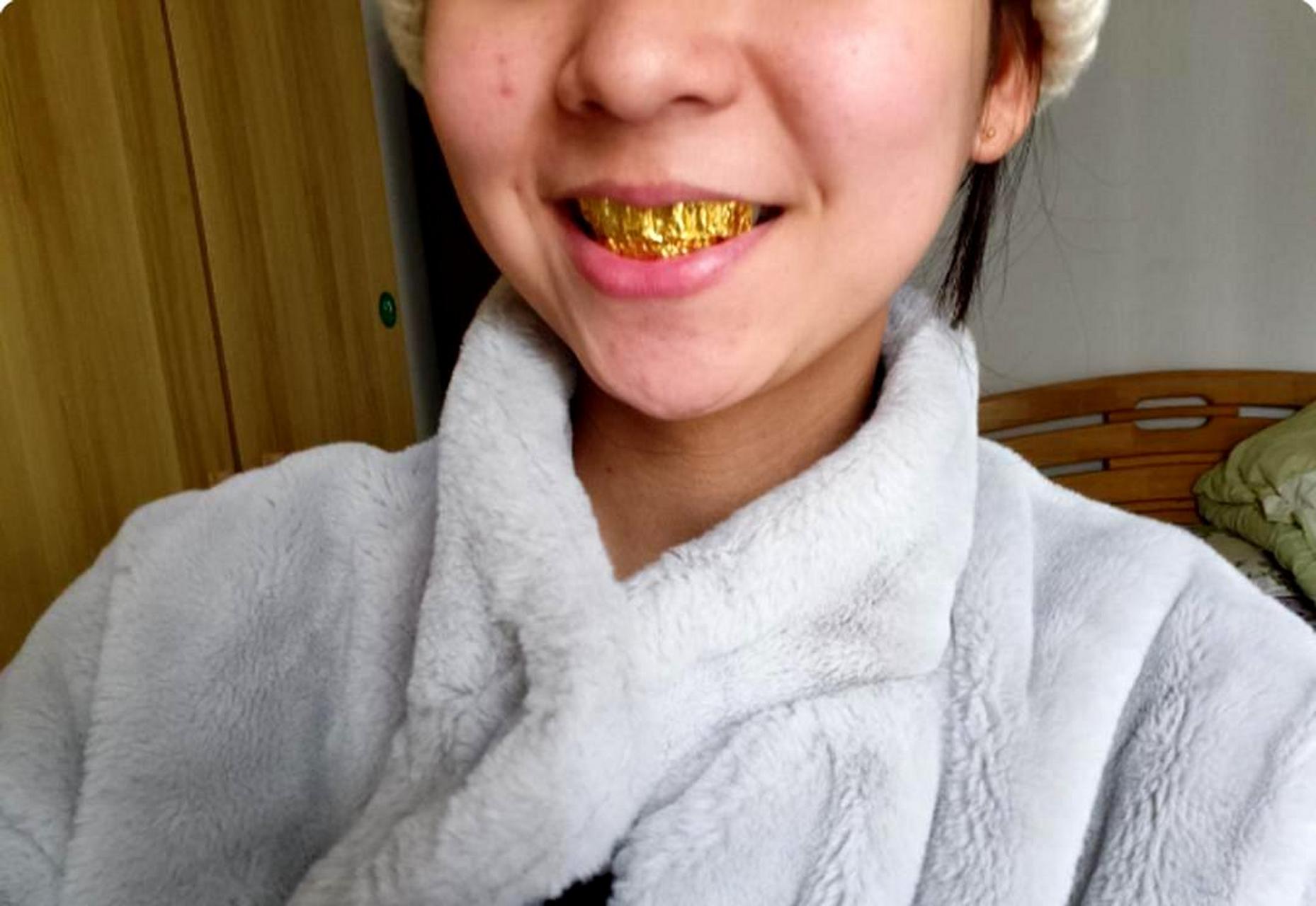 如果你吃了一块金色的巧克力,那么你就会拥有一颗金牙!