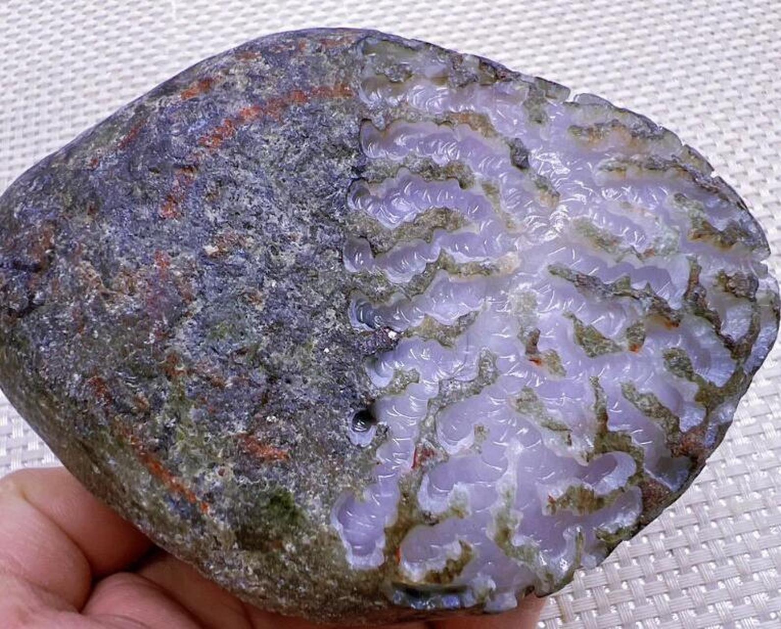 翡翠原石# #点击头像看直播#  会卡开窗桃花春手镯料 0.