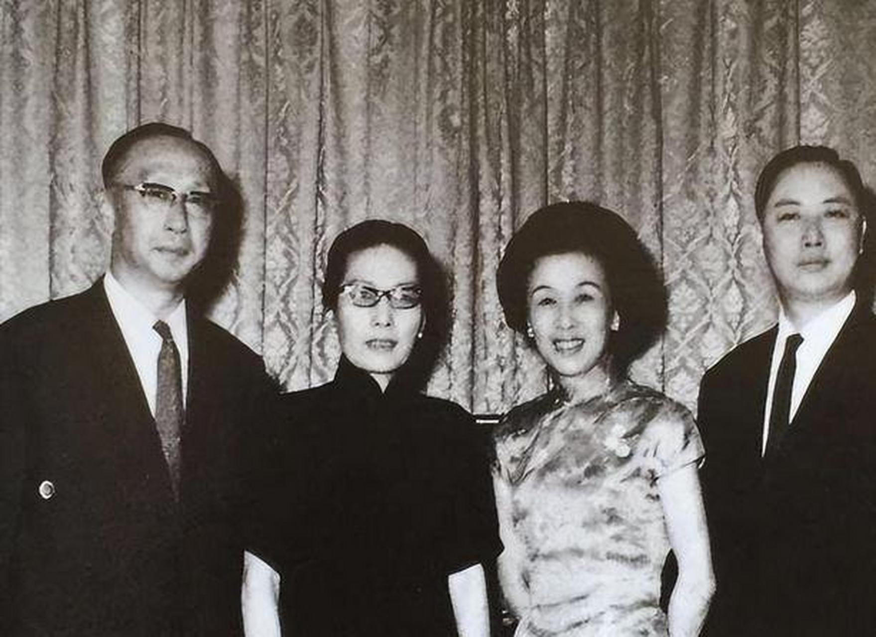 1937年,孟小冬去上海看望闺蜜姚玉兰,夜里2人同床而睡!