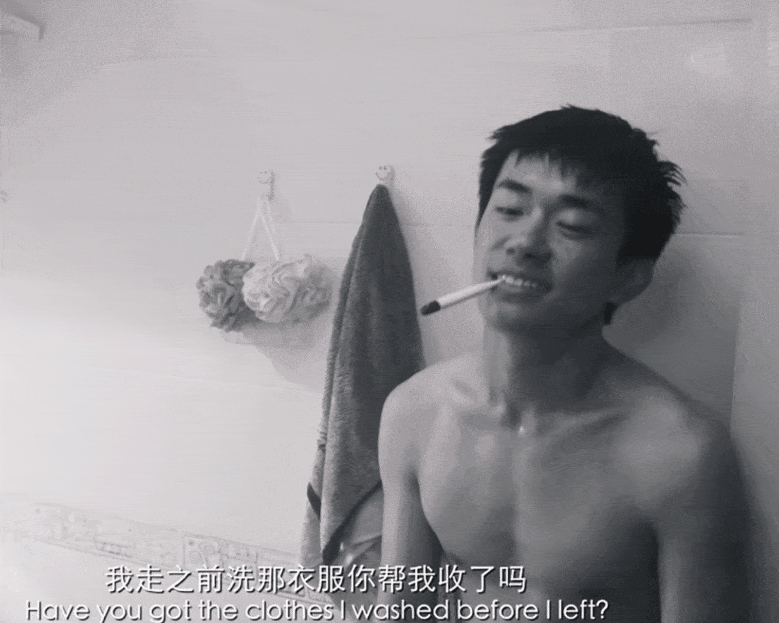 易烊千玺的五官帅气,整个人愈发成熟和自信.