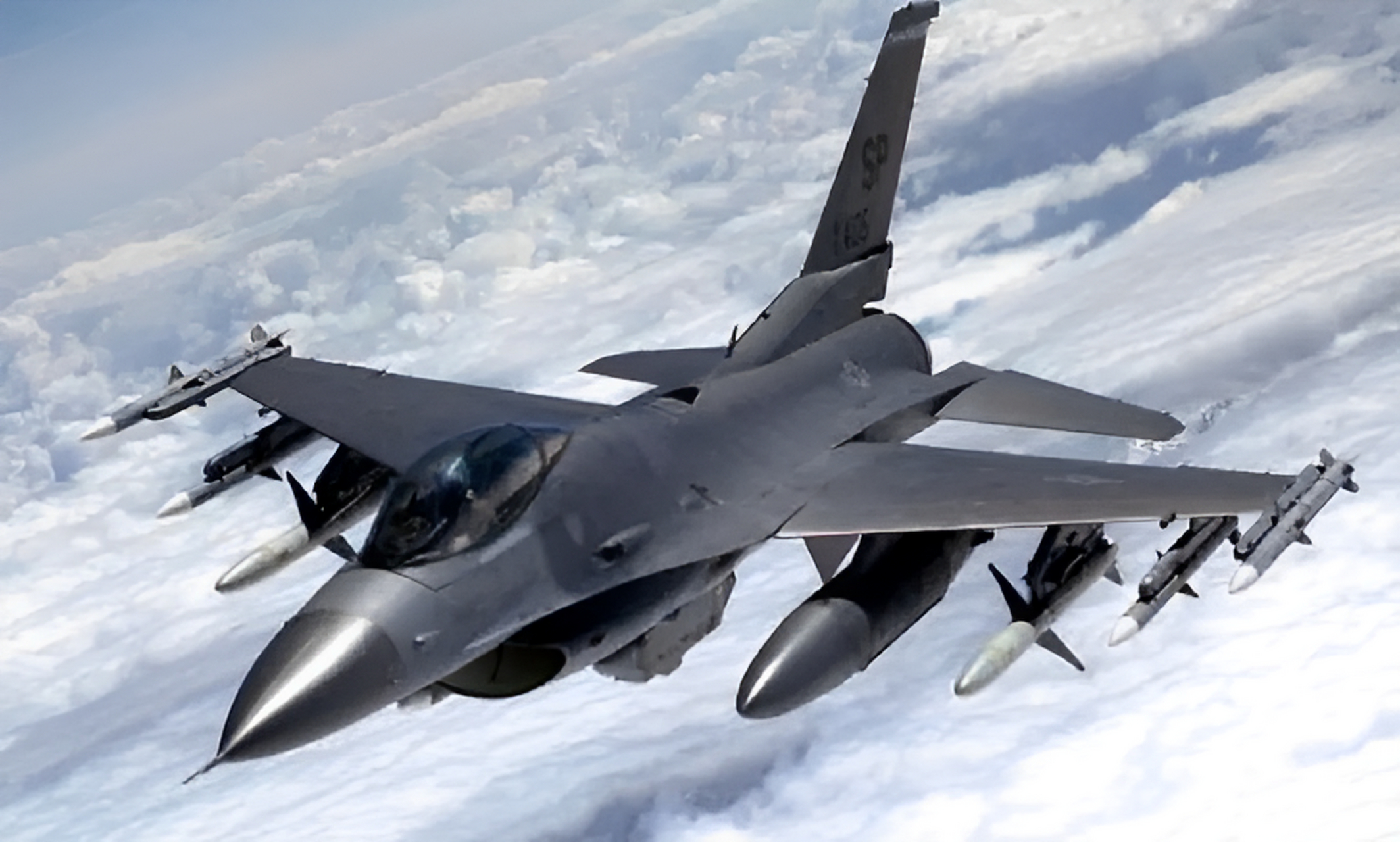 空中格斗王f-16战隼是一款美国制造的多用途战斗机,由通用动力公司的f