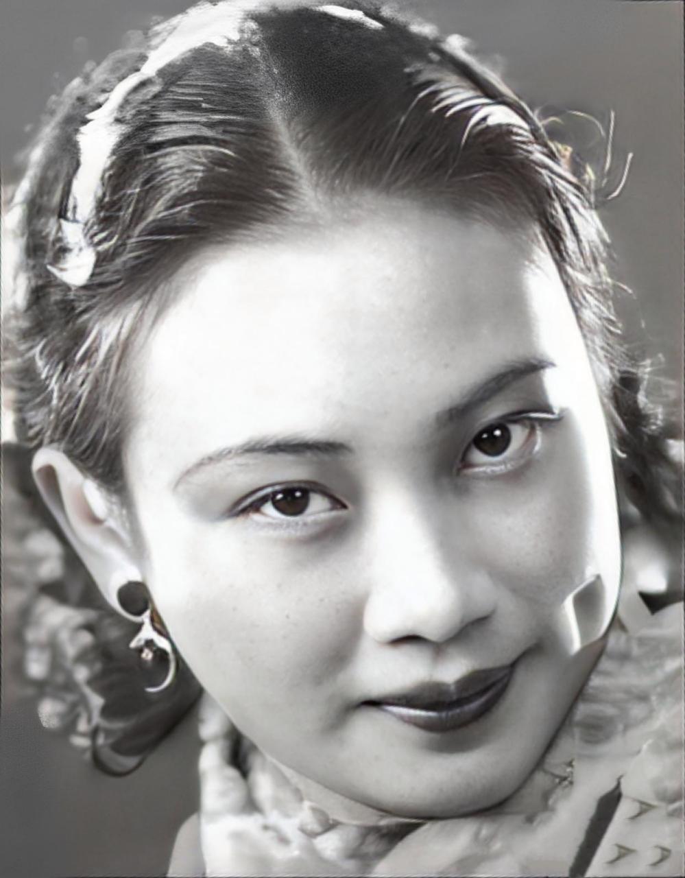 抗日战争时期,日本找到女演员胡蝶,希望她出演一部关于中日友好的