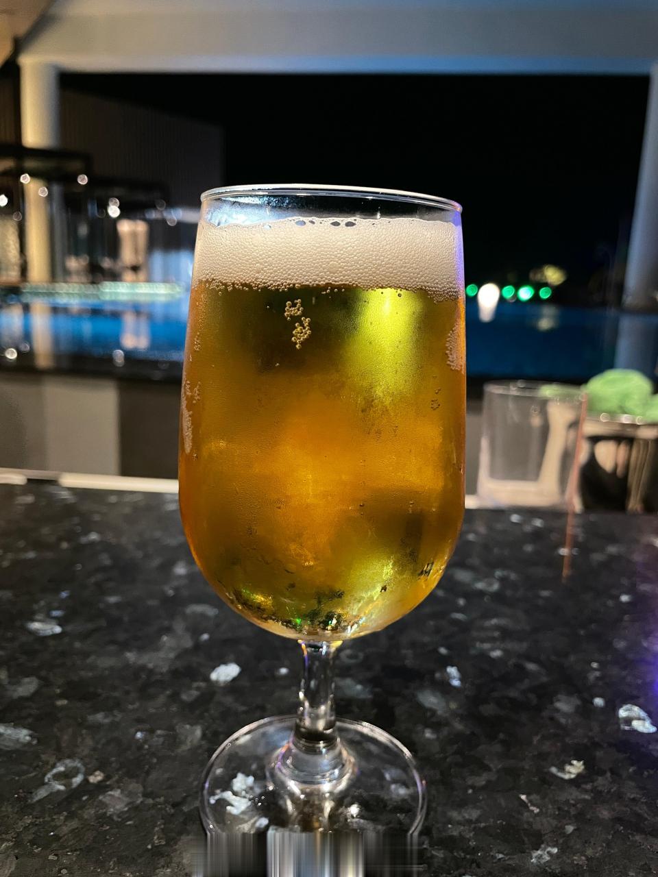 明天要离开了晚上再浅喝一杯