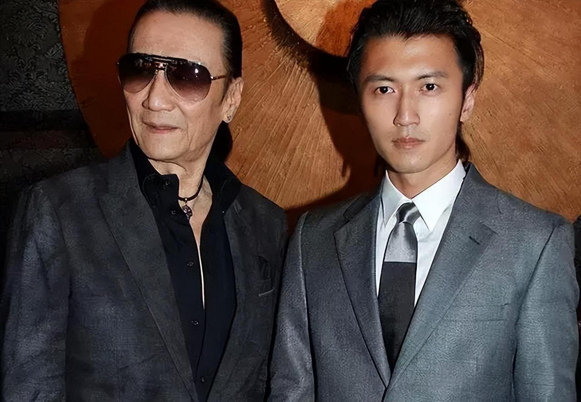 艺人谢贤现年已经86岁了,活的是十分潇洒开心时常都会外出旅游,他也会