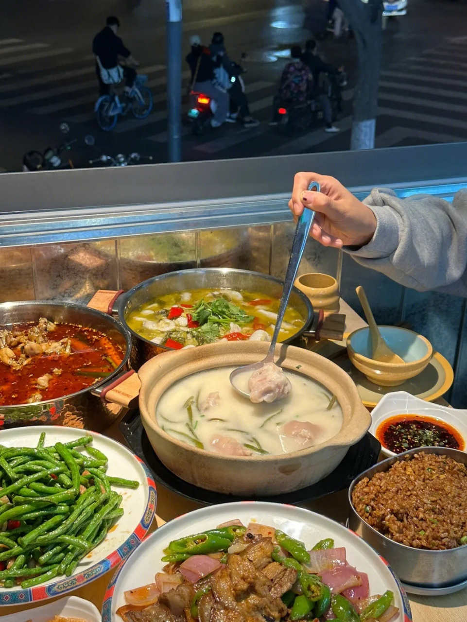 图一,湖北朋友请吃饭 图二,东北朋友请吃饭 图三,江苏朋友请吃饭