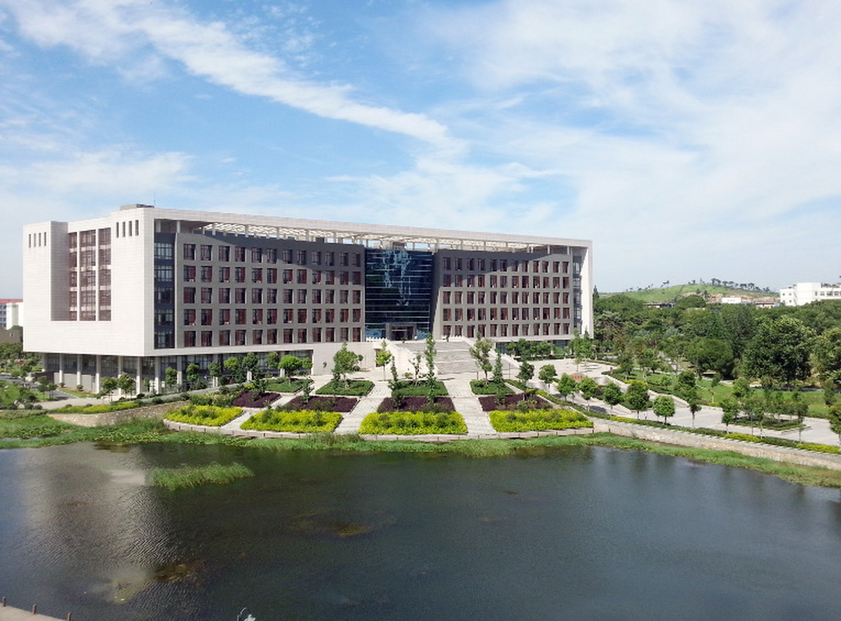 前身是创建于1958年的马鞍山钢铁工业学校,1985年更名为华东冶金学院