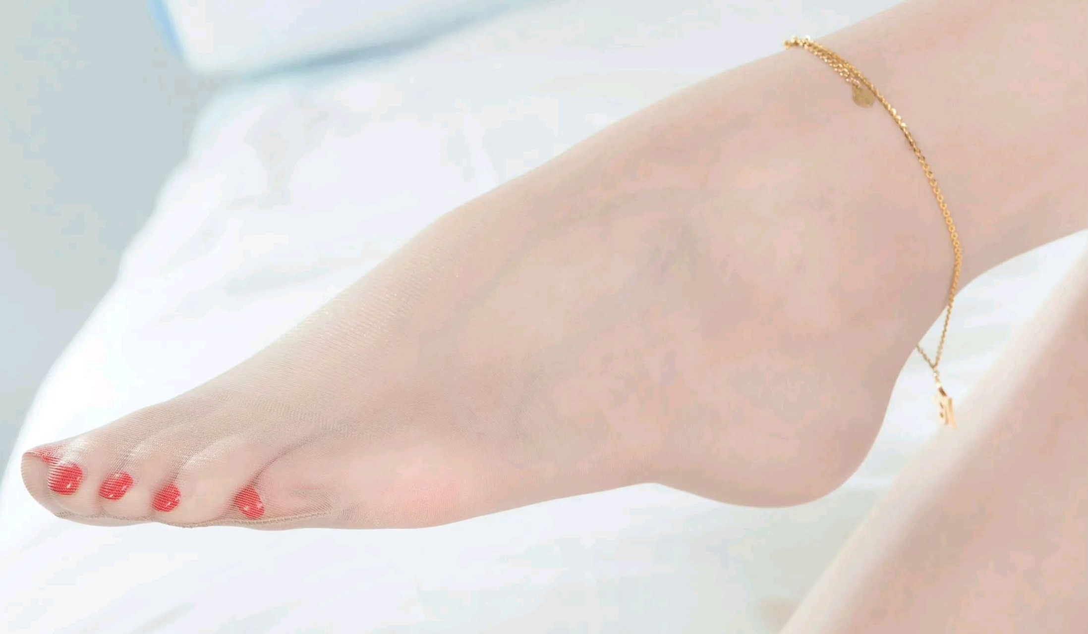 美女# #性感美女# #美腿玉足# #黑丝玉足# 透明的美
