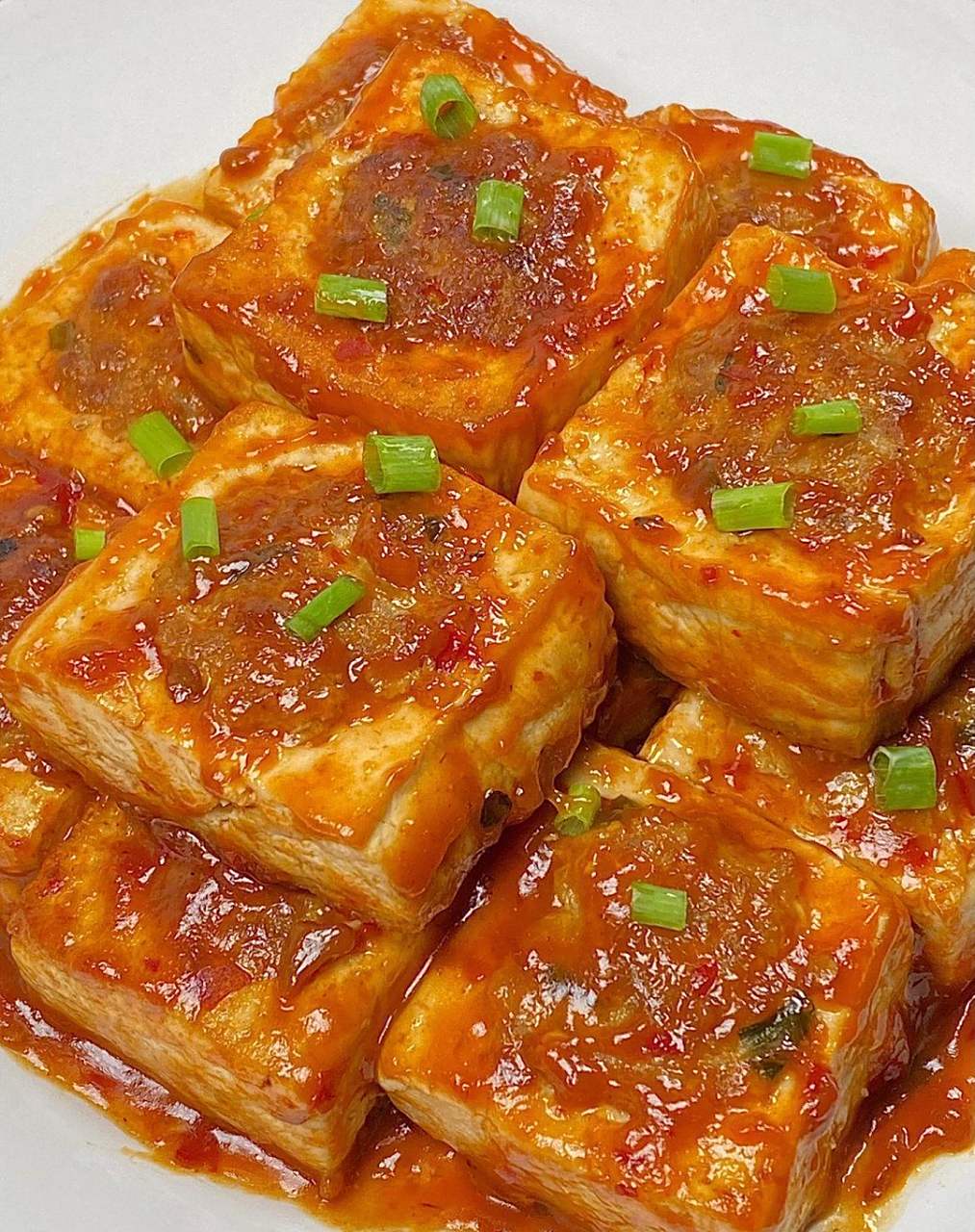 就是有点费米饭,好吃到舔盘～ 食材:老豆腐,肉末,葱花 酱汁:2勺豆瓣酱