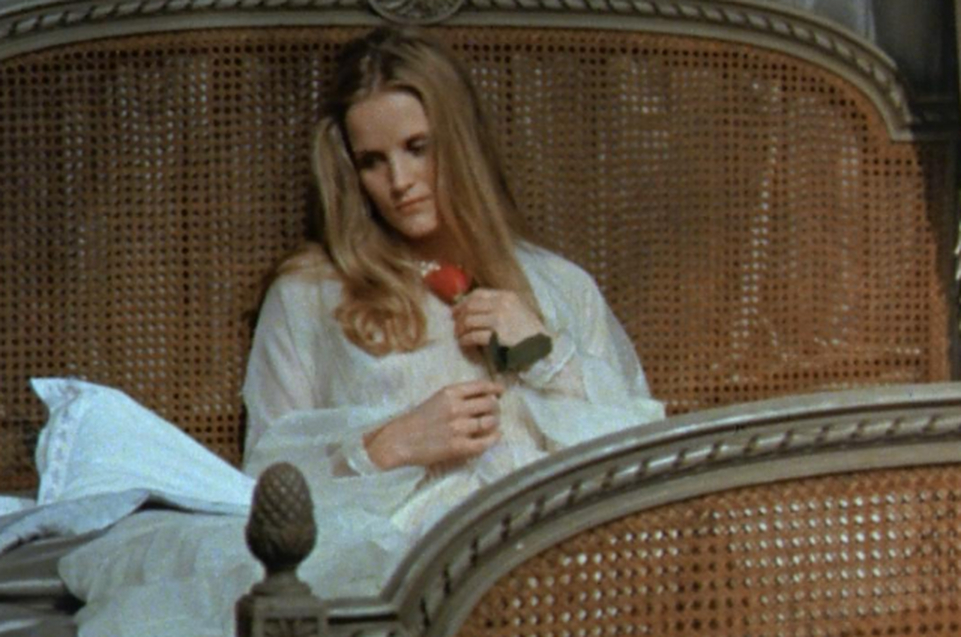 《野兽》是1975年上映的法国奇幻爱情恐怖悬疑电影.