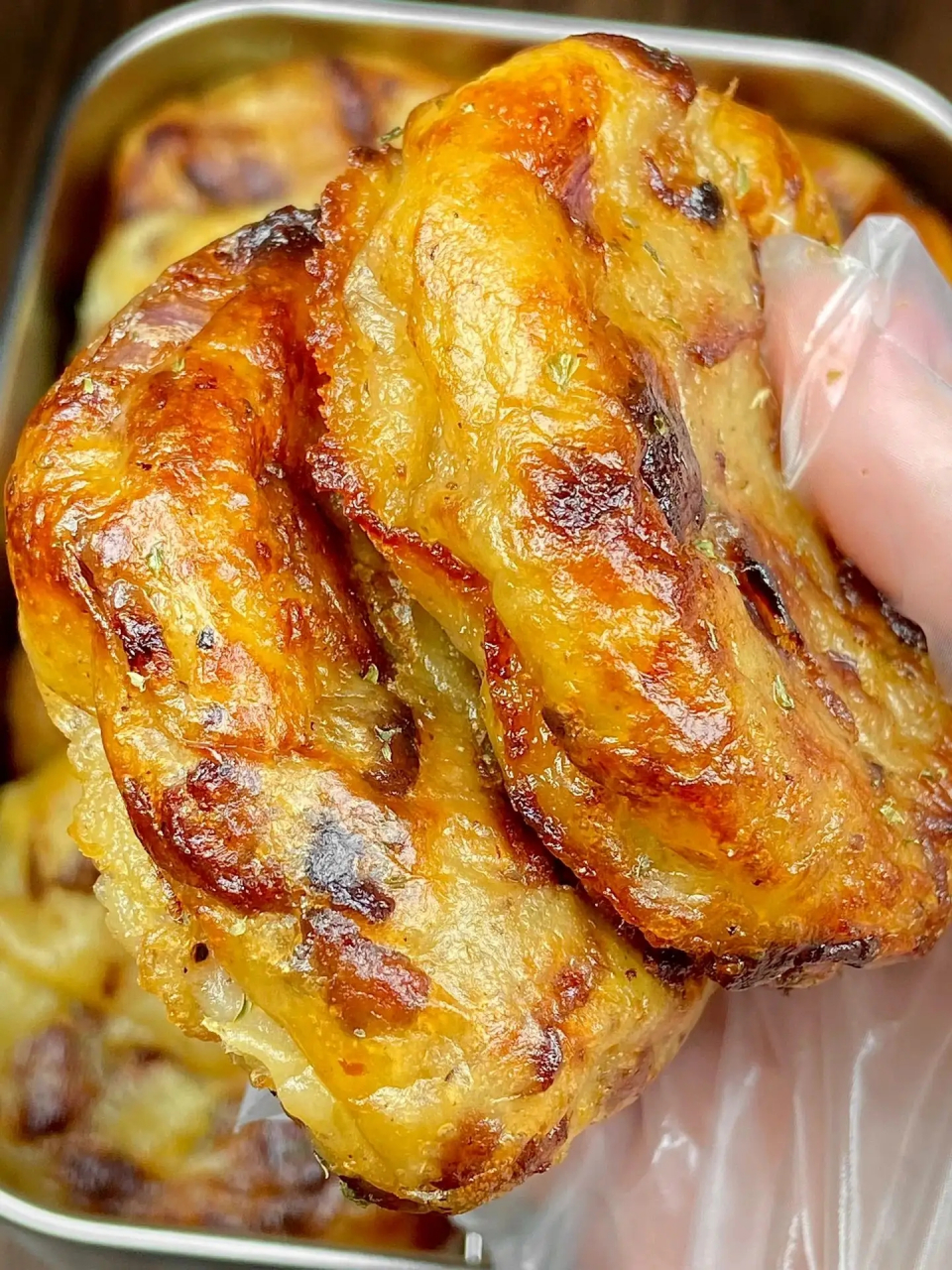 低卡洋葱牛肉土豆饼当早餐吃,饱腹又美味,  外皮酥酥脆脆,里面有鲜嫩