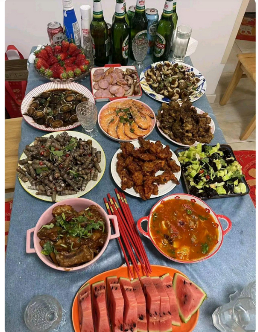 来自妈妈的爱,每次回家妈妈都做一桌饭菜.