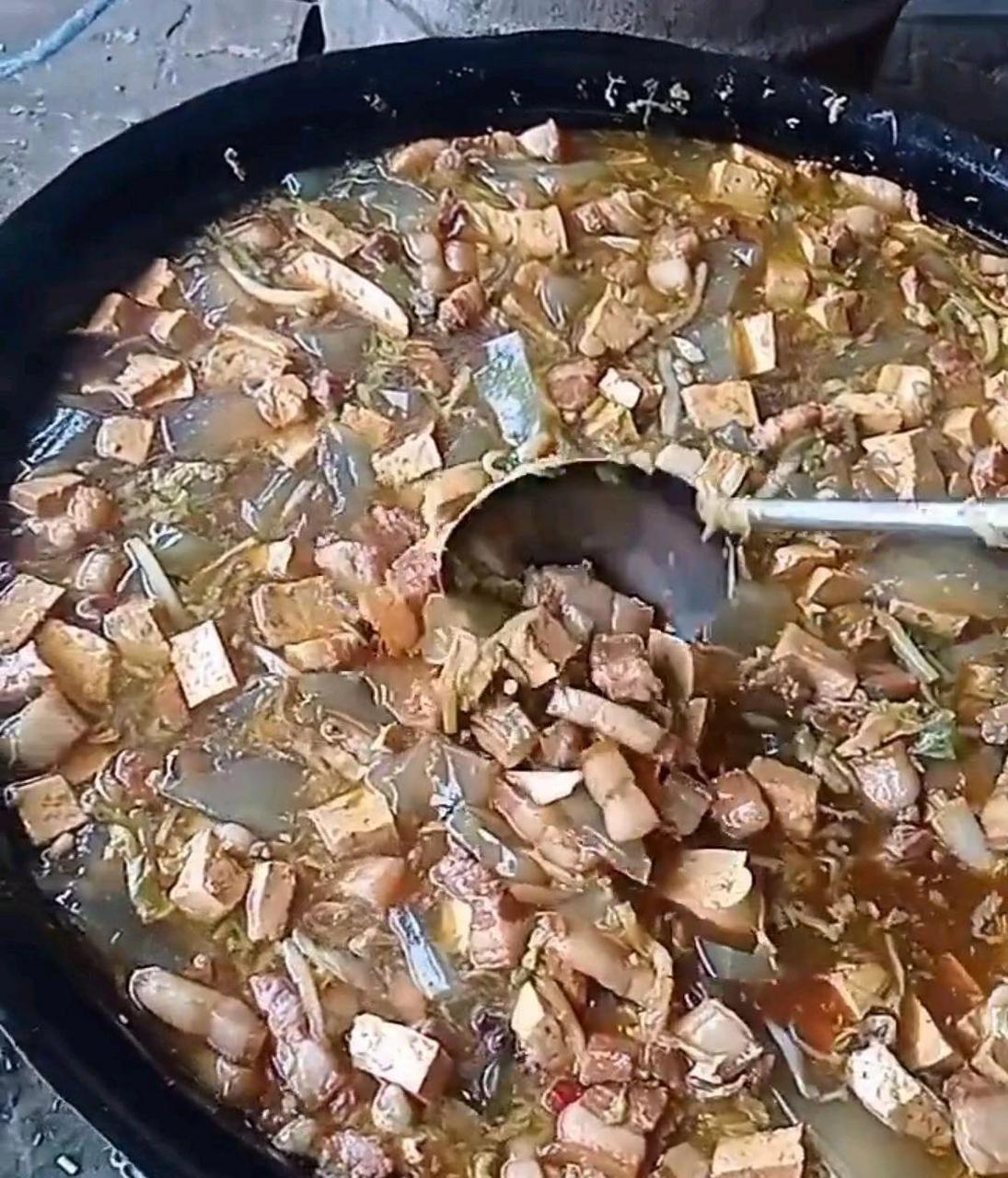 网友:工地上的大锅饭,好吃嘛? #搞笑趣味图
