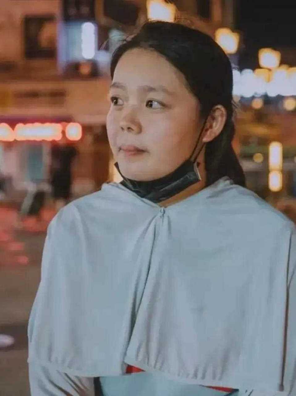 21岁的单亲妈妈小蒙,彻底崛起了,10个小时涨粉36万,主要是因为老公