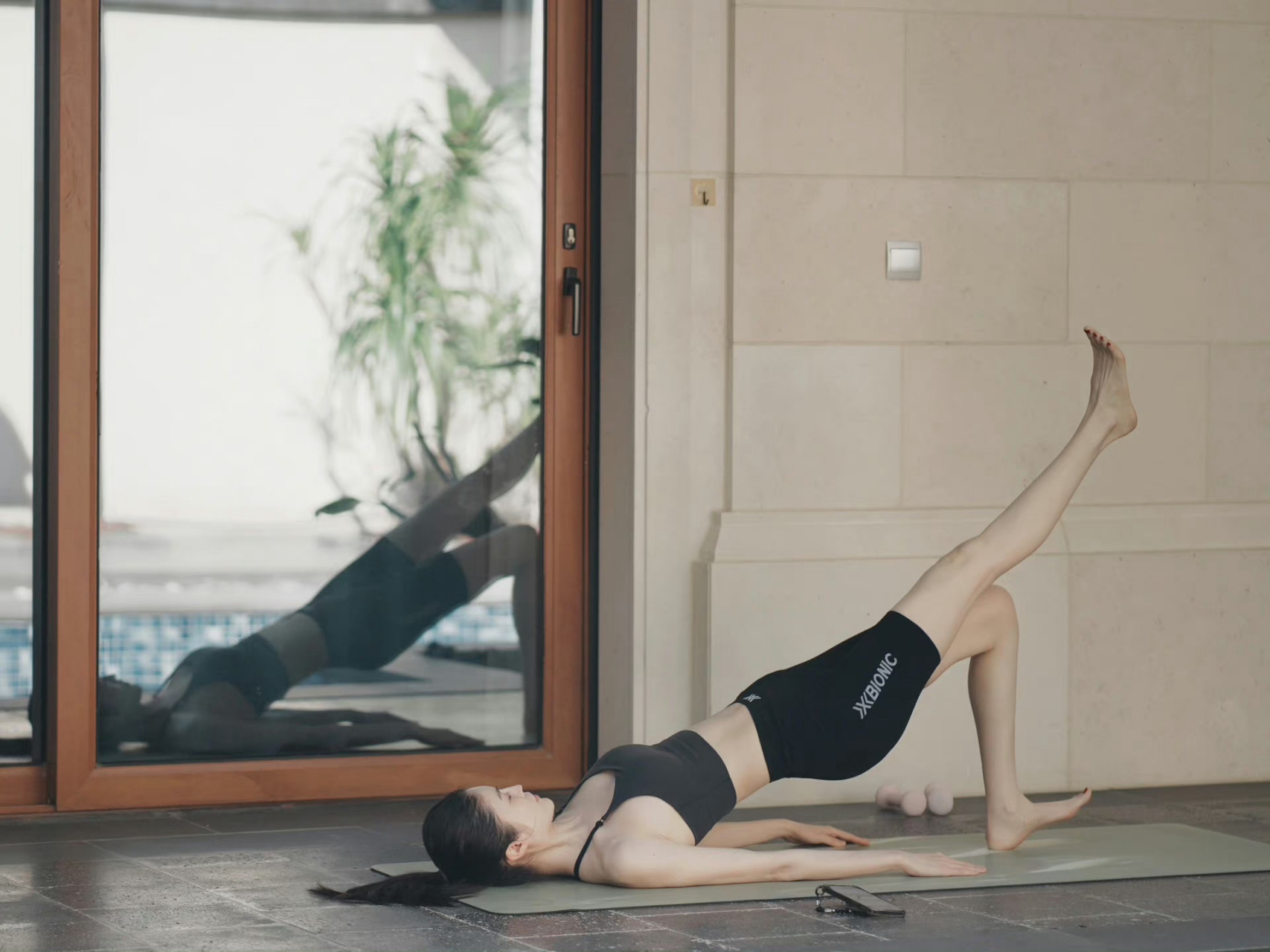 何穗 676767超模不是盖的[鲜花]