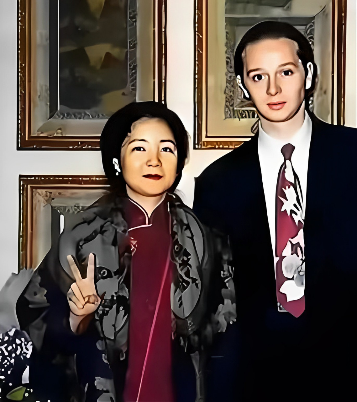 20世纪90年代,邓丽君和男友保罗合影.当时,两人的恋情还很轰动.