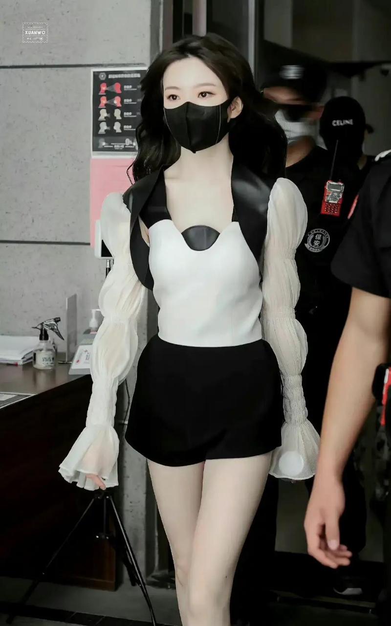 陈卓璇,精致大长腿, 清丝纠缠 举步轻摇