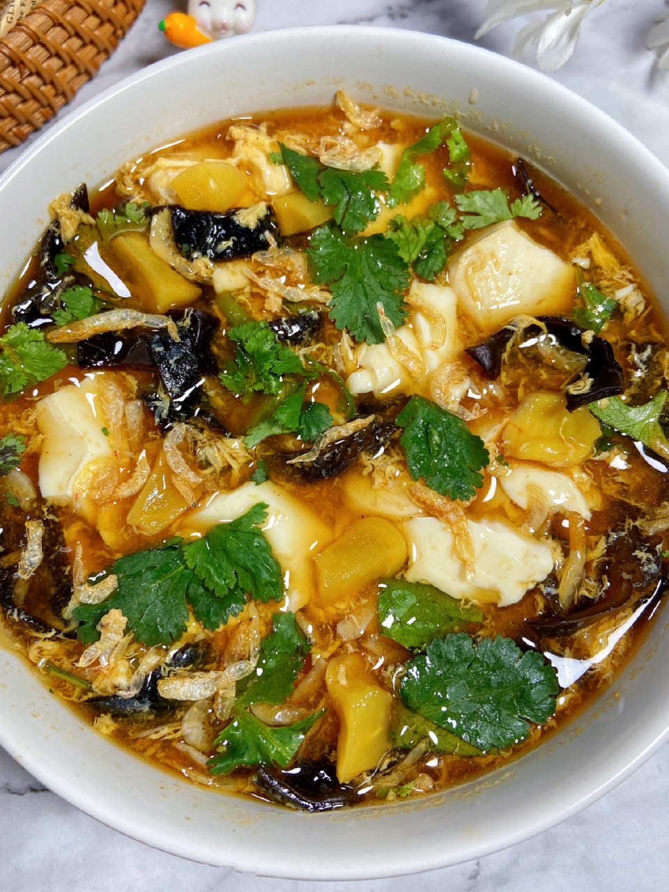 豆腐木耳鸡蛋汤! 喝起来暖暖的鲜美而不寡淡 满满一碗不到300大卡!