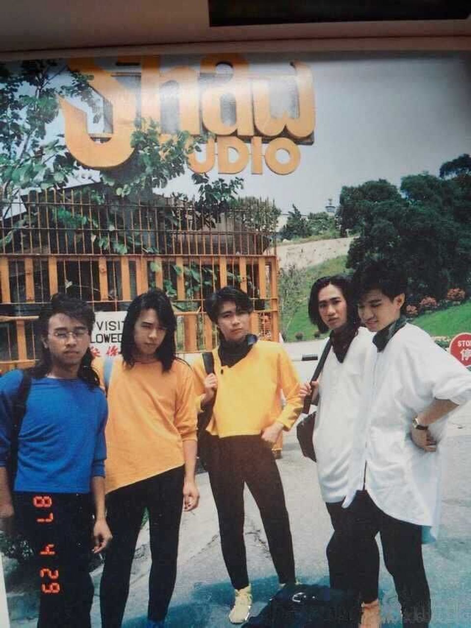可否冲破  道别旧日落寞现在坚守我自信 眼前太空泛 oh oh oh oh 世途