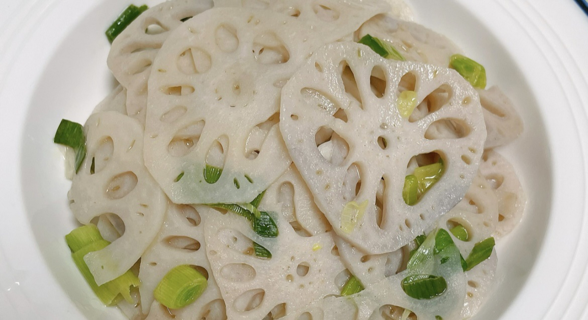 清炒莲藕 莲藕控的我,怎么吃都不腻,家常又好吃 清炒莲藕的用料 莲藕