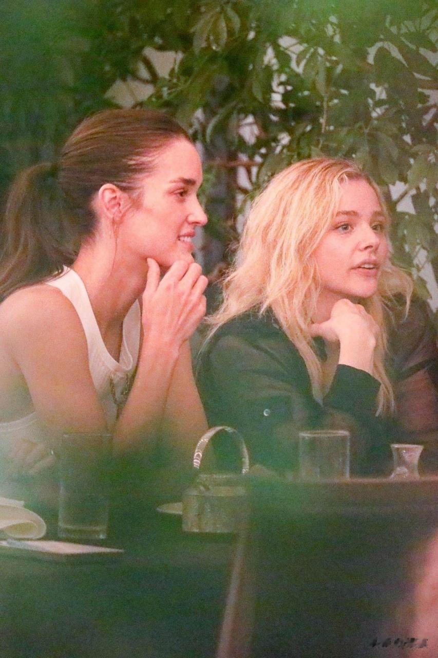 科洛·莫瑞兹平时出门从不化妆只可惜贝克汉姆一家人都不喜欢她