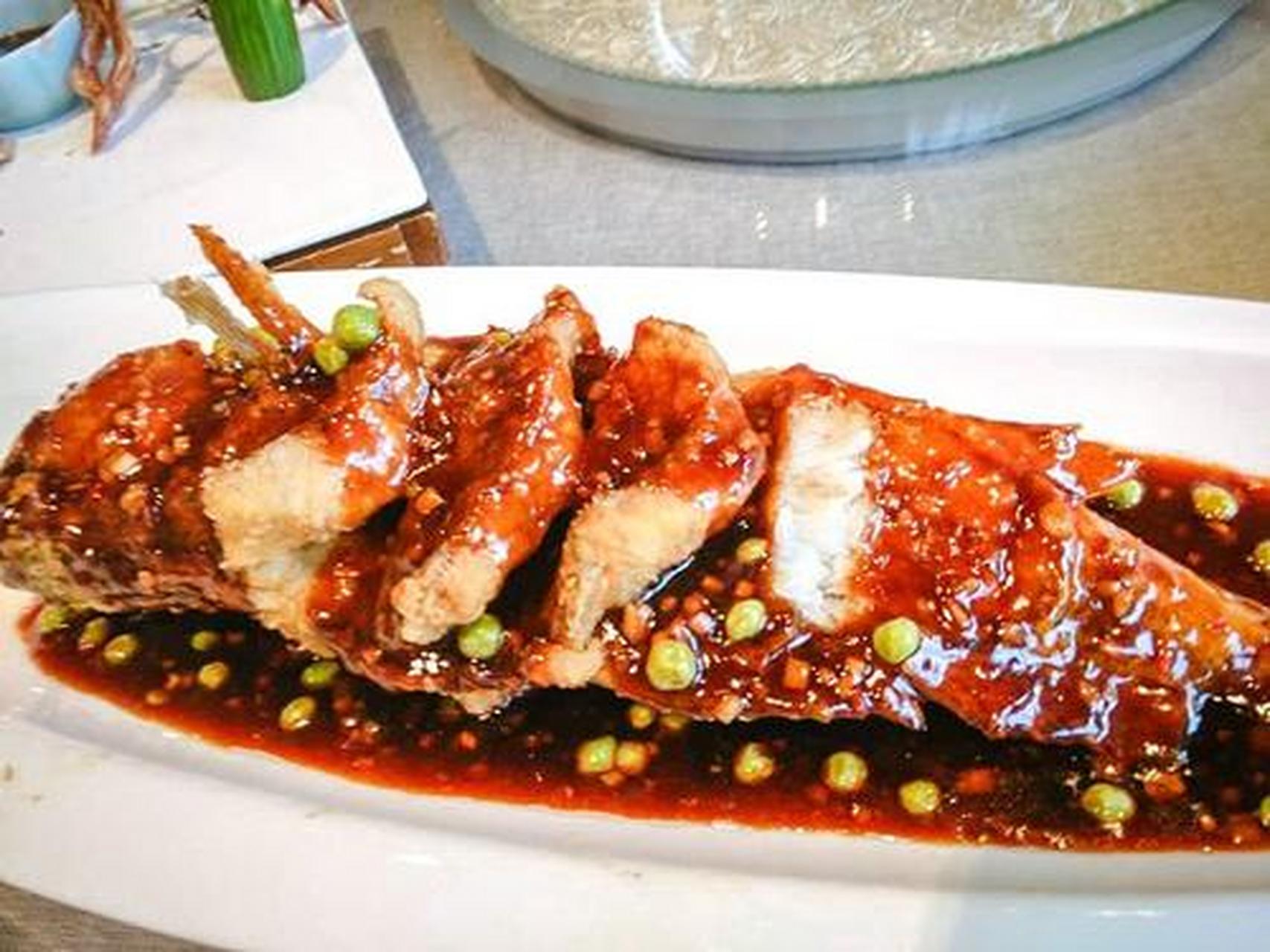 美食教程#彩熘全黄鱼:彩熘全黄鱼是浙江省的名菜,味道酸甜可口,非常