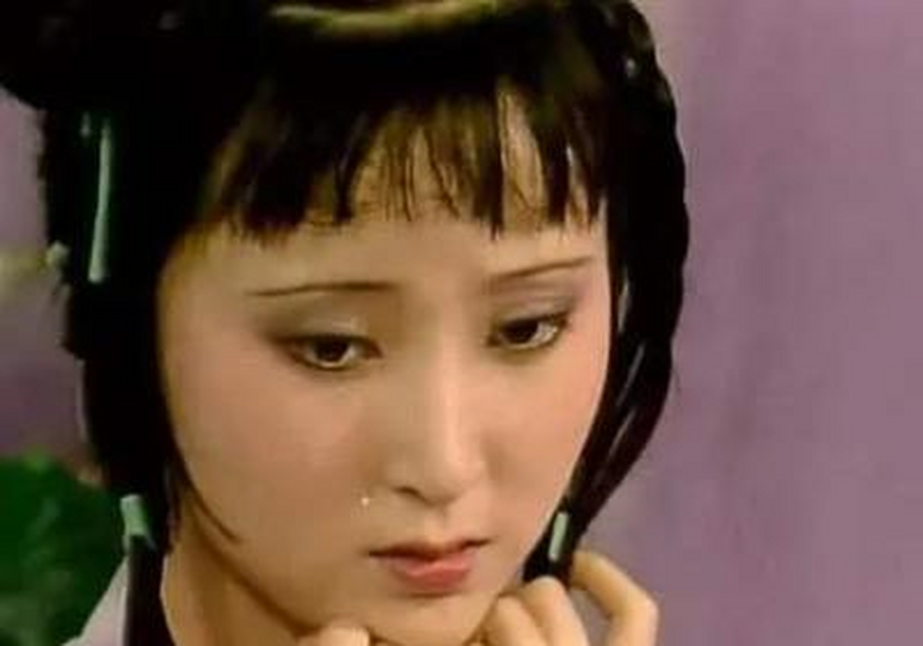 李伊在87版的《红楼梦》里扮演邢岫烟一角色.