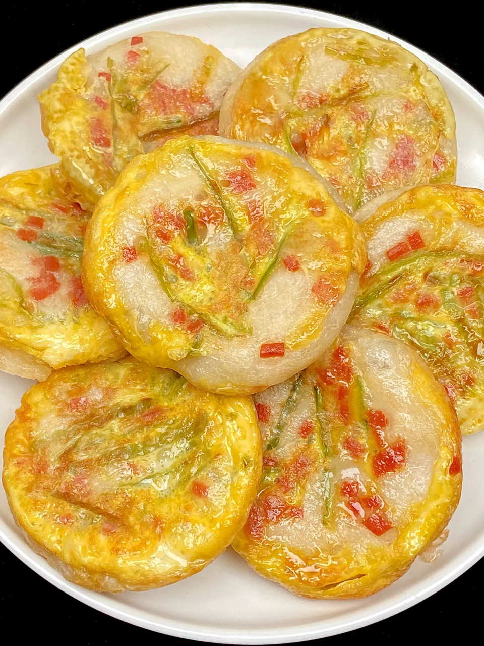 青椒鸡蛋饼蓬松暄软,做法简单,不用和面就能做  做法: 500g面粉,5g