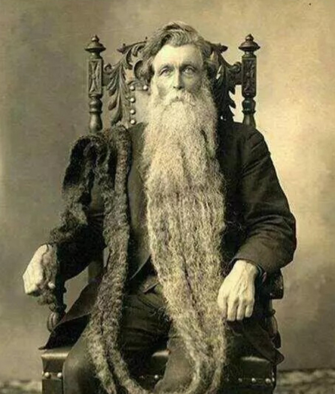 世界上胡子最长的人