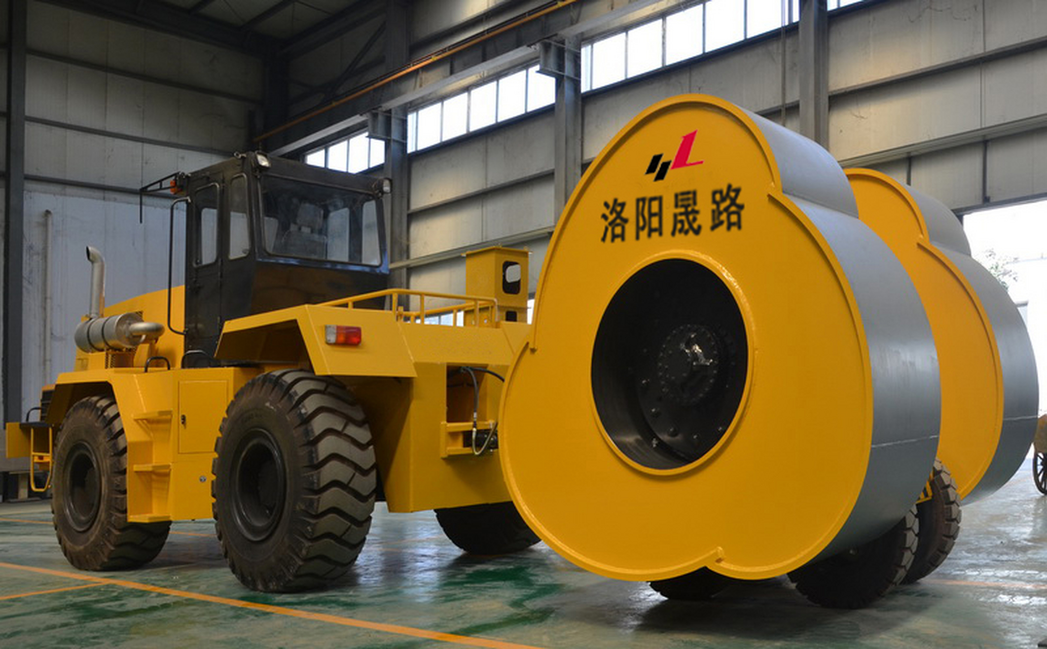 梅花碾冲击压路机科普:yct25冲击碾压机的特性是什么?