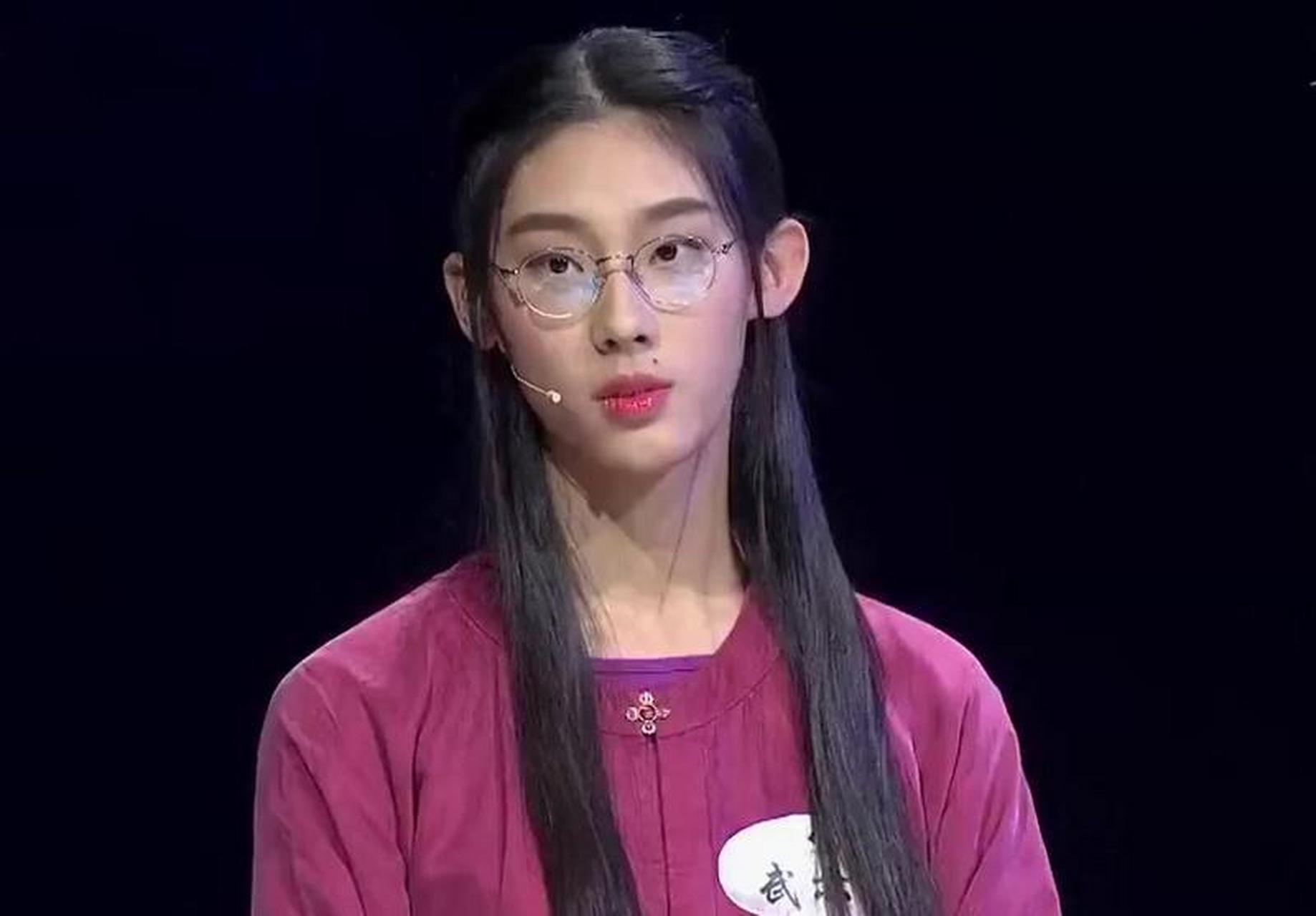 2019年,"国民才女"武亦姝高考考了613分,引发了全网群嘲.