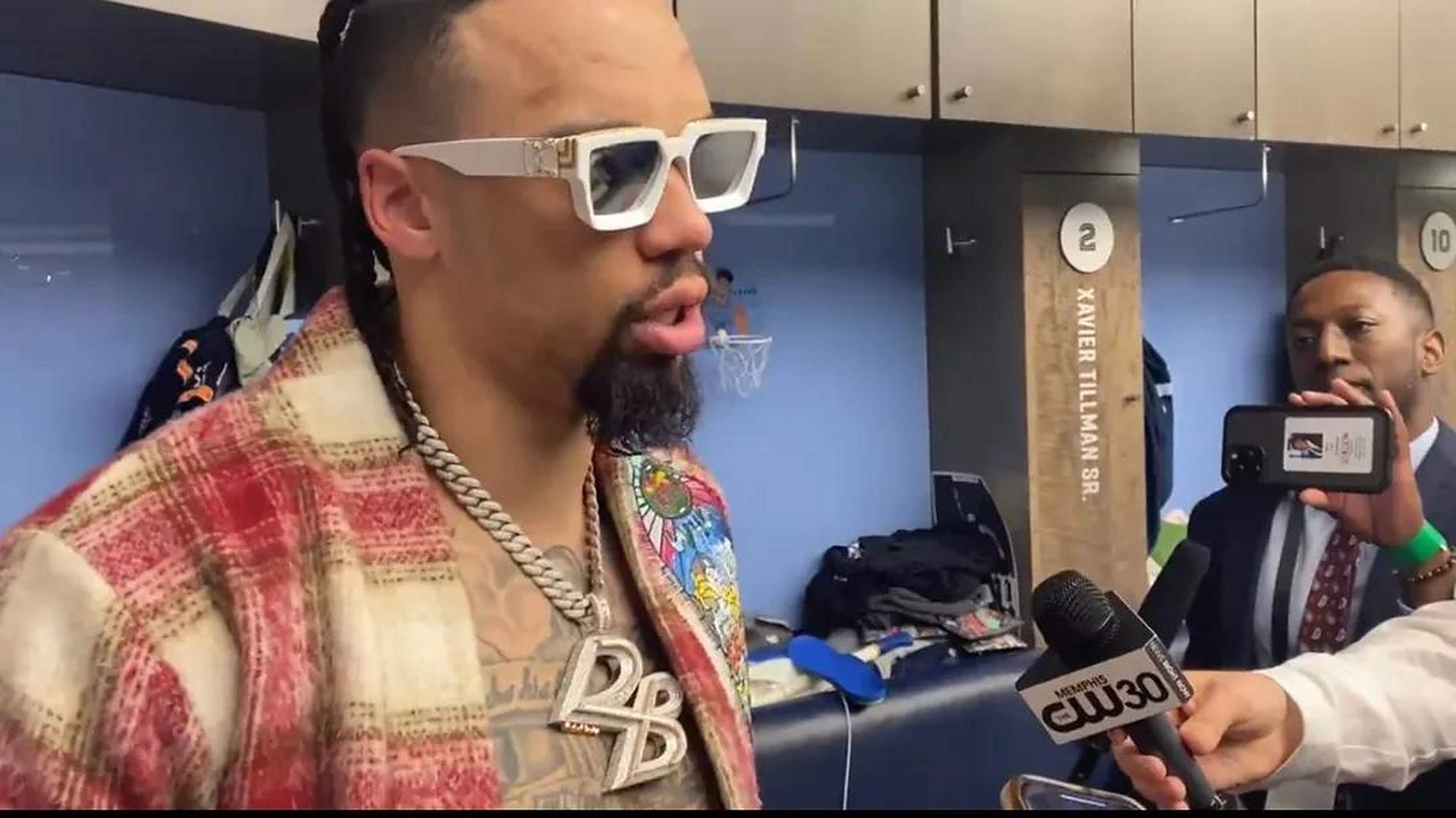 灰熊队员狄龙布鲁克斯接受采访,说他成功搞詹姆斯心态,詹姆斯太老了!