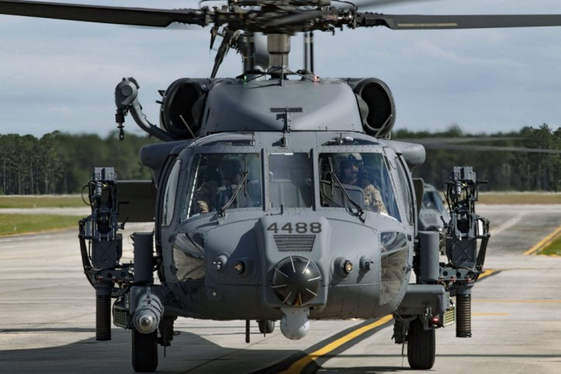 2019年为菲律宾空军订购的16架西科斯基s-70i黑鹰直升机中,首批5架