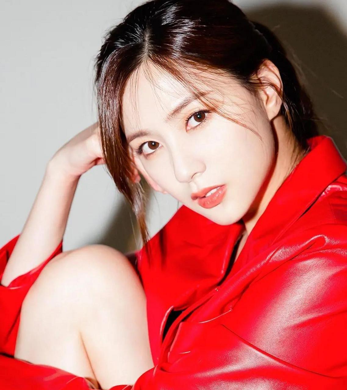 韩国气质女星吴夏荣 oh ha young,女子演唱组合a pink成员,参演过