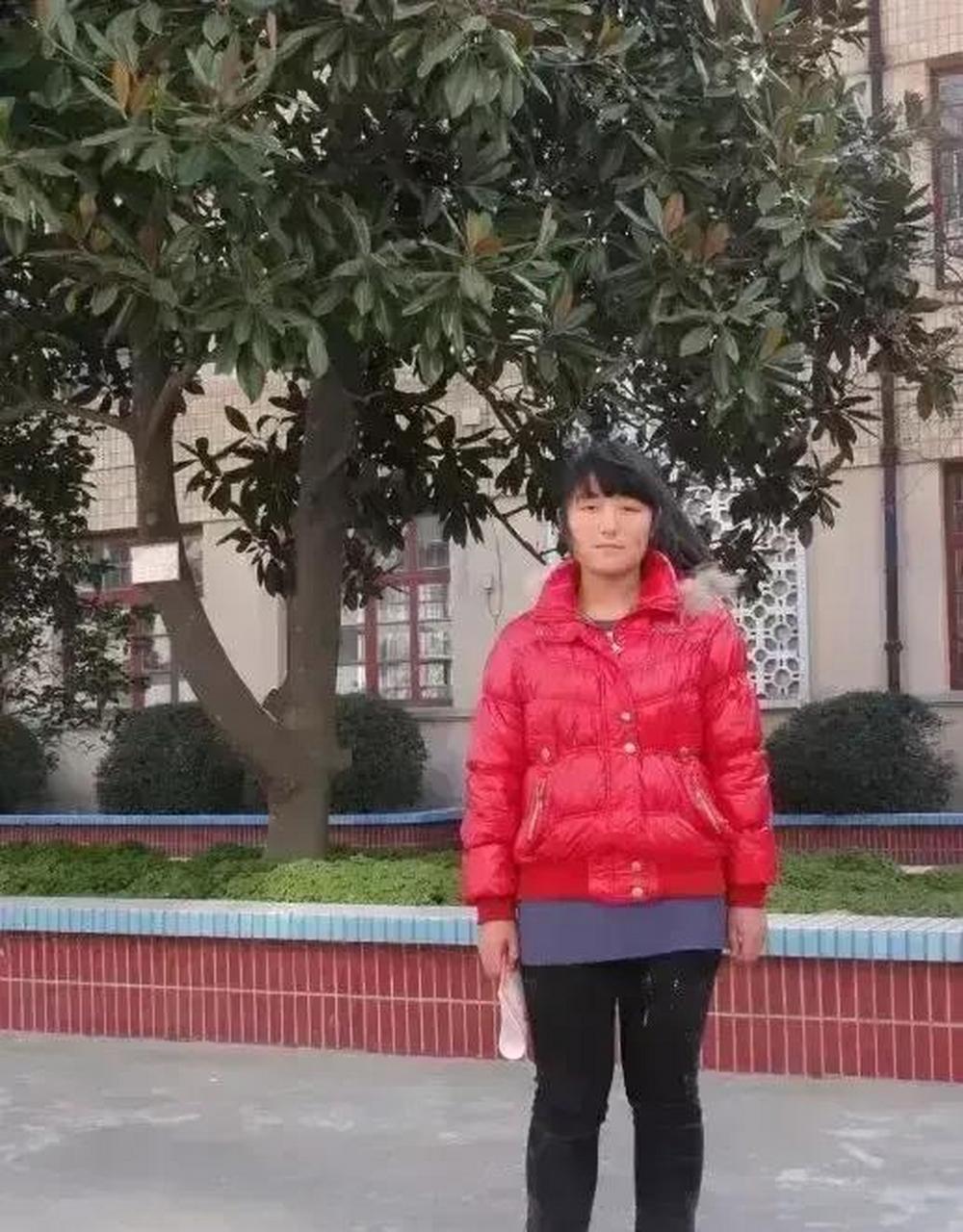 陈亚男学生照图片