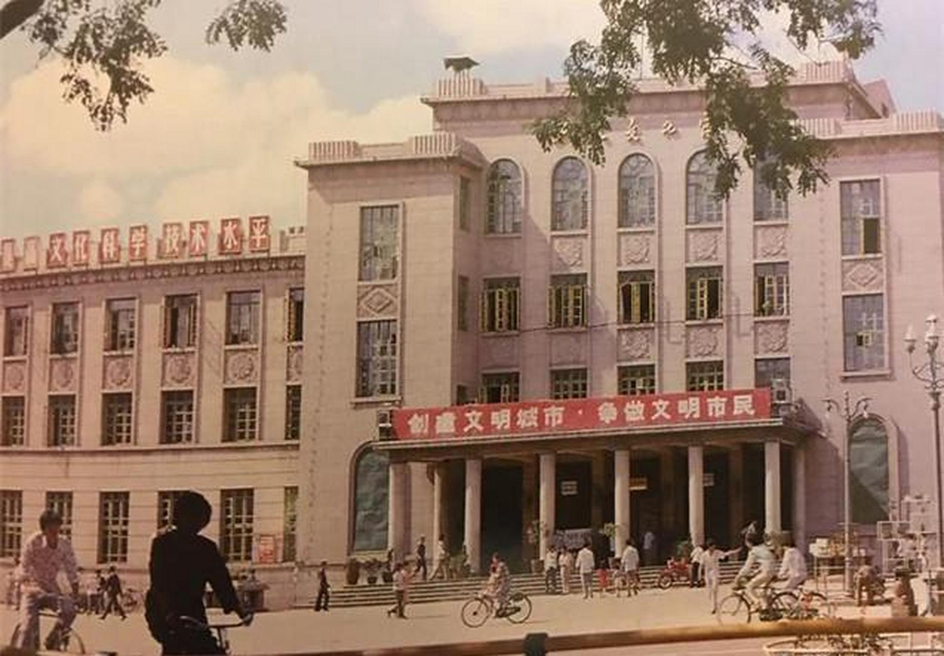 80年代锦州老照片:儿童公园,百货大楼,文化宫,老车站