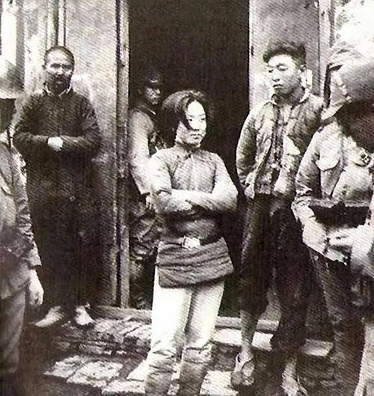 女战士成本华,死前曾遭日寇凌辱,就义前的遗照成日寇终身噩梦!