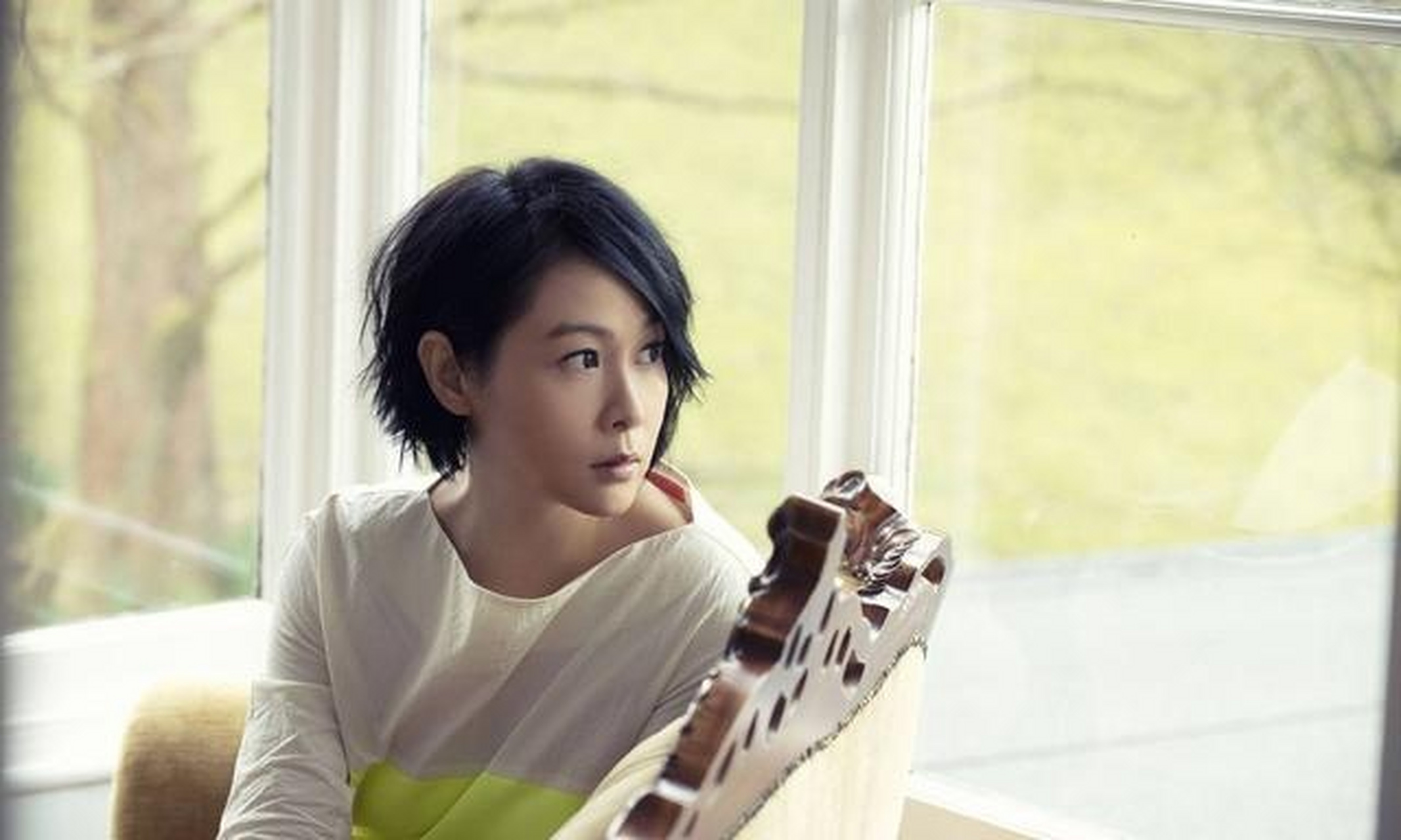 网名是"大笨鱼567",在8月9日下午五点多发了一张"比翼双飞"的照片并称