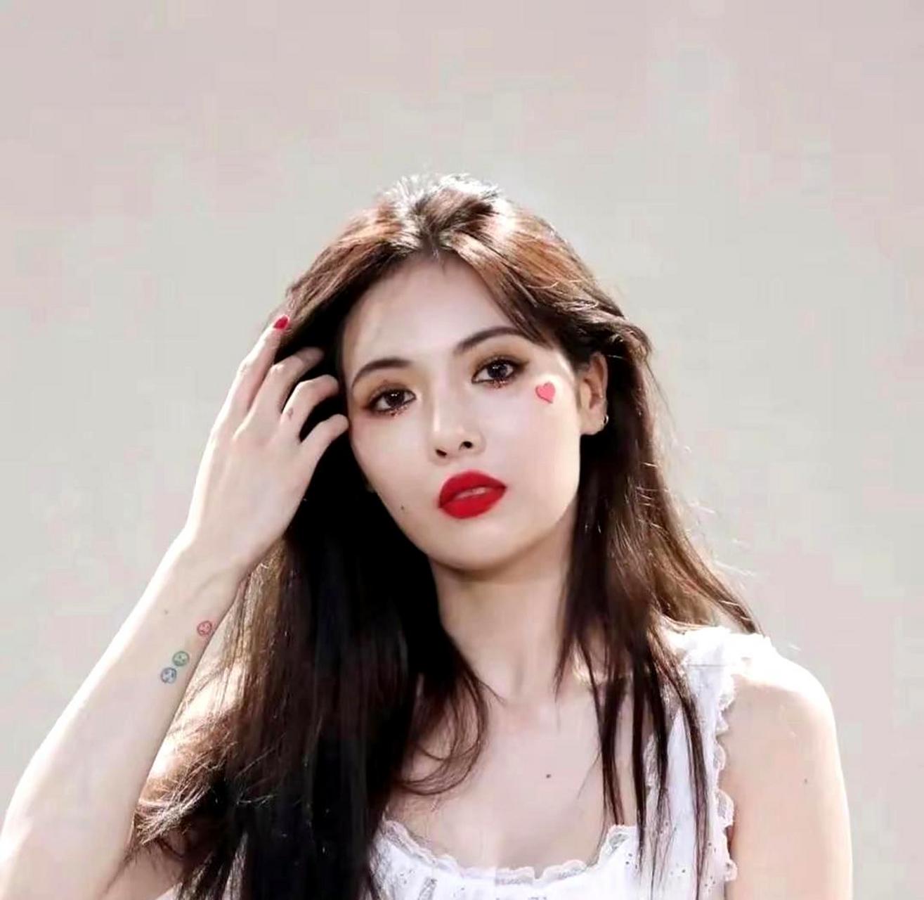 金泫雅曾是性感小野马,如今却被指责为擦边女,她经历了什么?