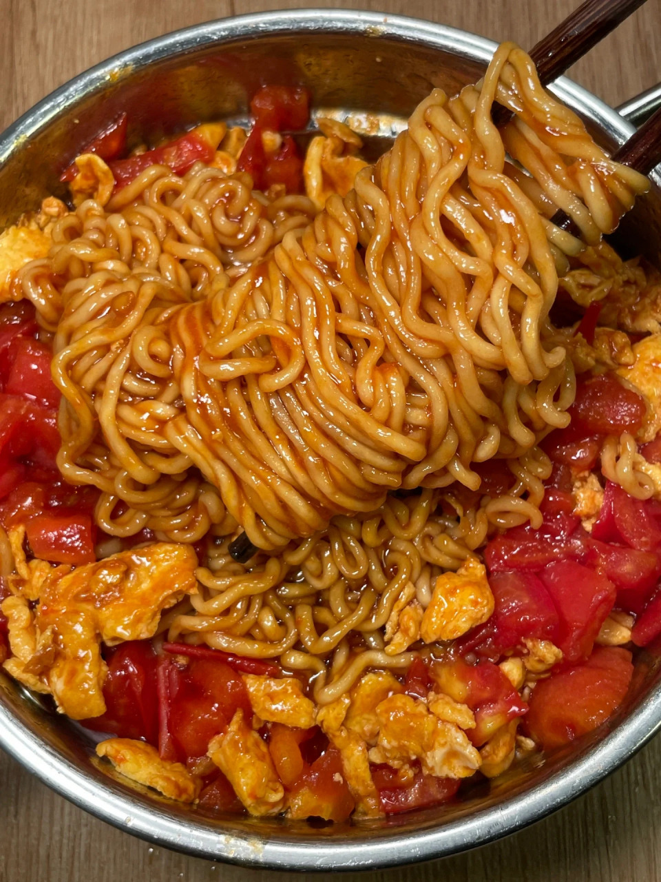 方便面太好吃了 酸甜软烂的番茄还有裹满酱汁的泡面 嗦一口就让你忘不