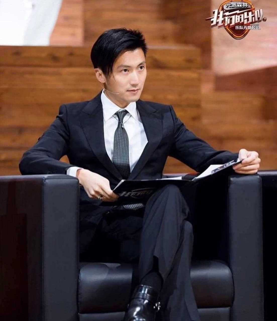 谢霆锋化身总裁现身音乐综艺节目!