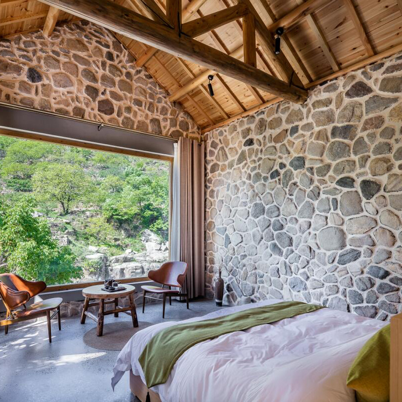 【民宿篇·沂蒙山舍】沂蒙山舍坐落于临沂市蒙山旅游区内的李家石屋村