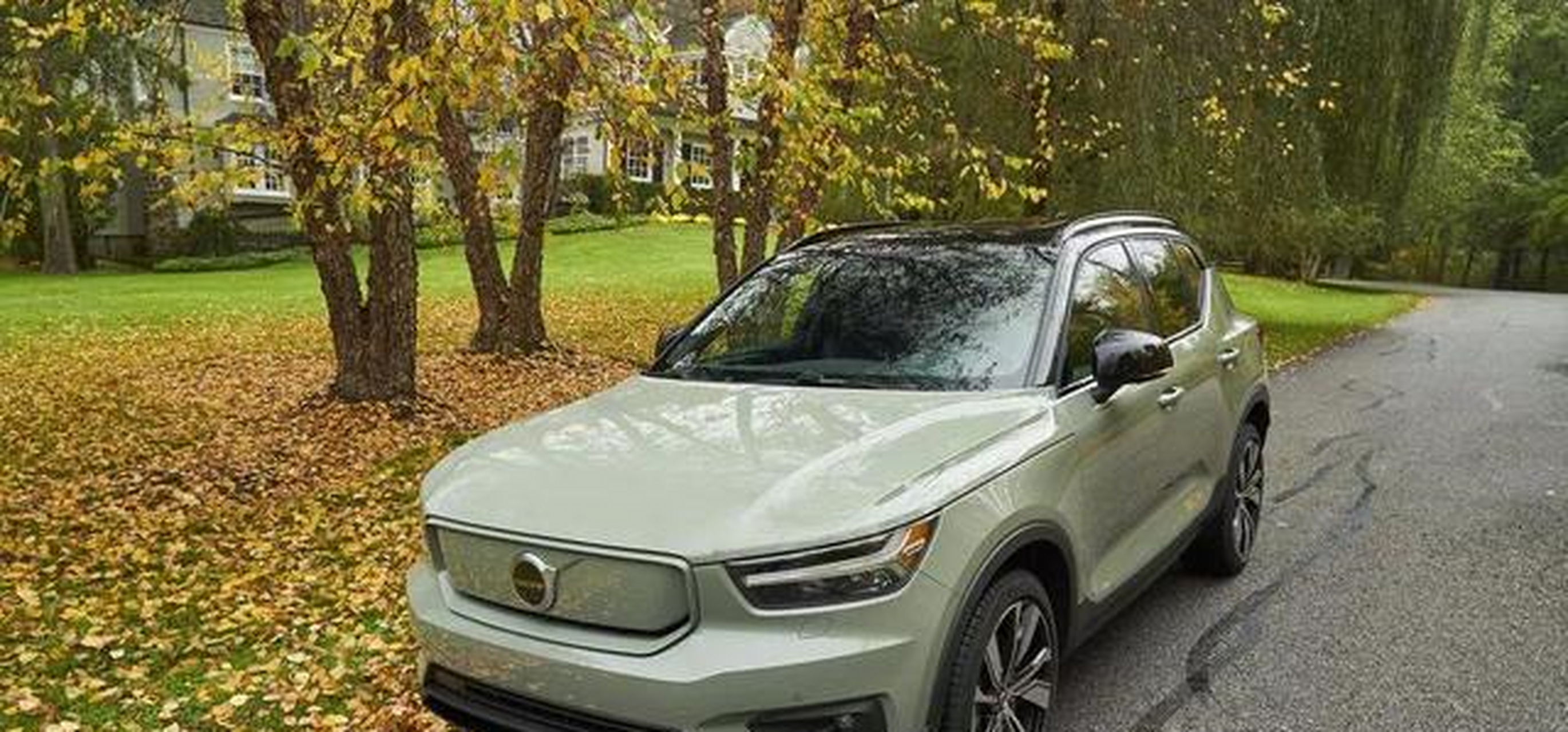 2021款沃尔沃xc40 recharge,外观漂亮